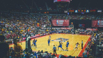 九游体育登录入口|马德兴评述，感谢王霜，她拯救的超越中国女足！